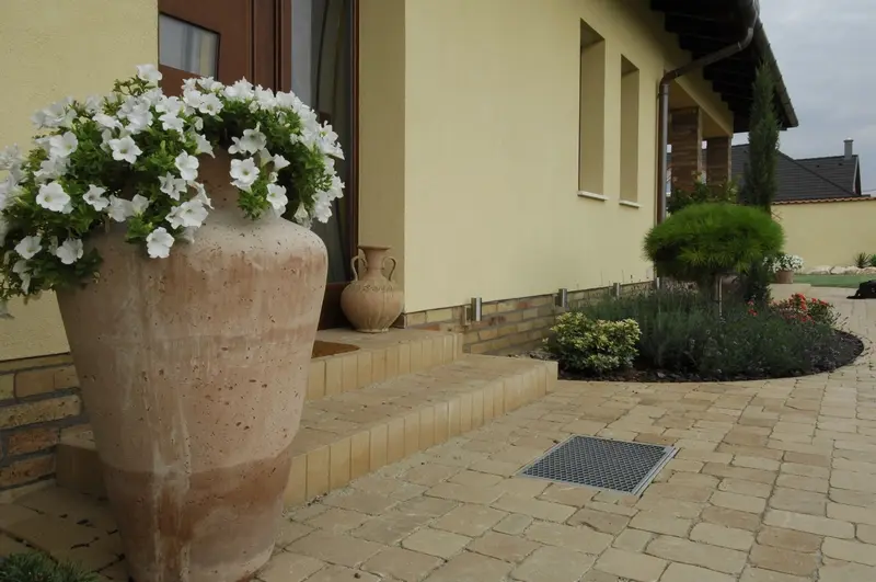 Entrance with planters